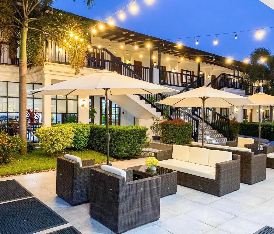 מלון Mabalacat The Mansion מראה חיצוני תמונה