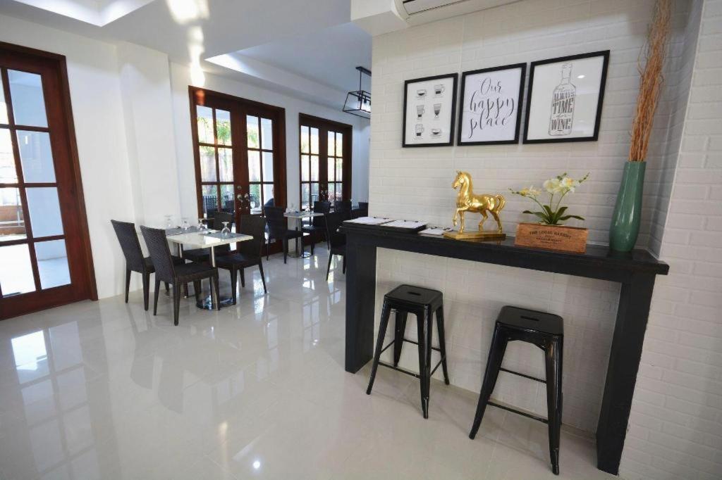 מלון Mabalacat The Mansion מראה חיצוני תמונה